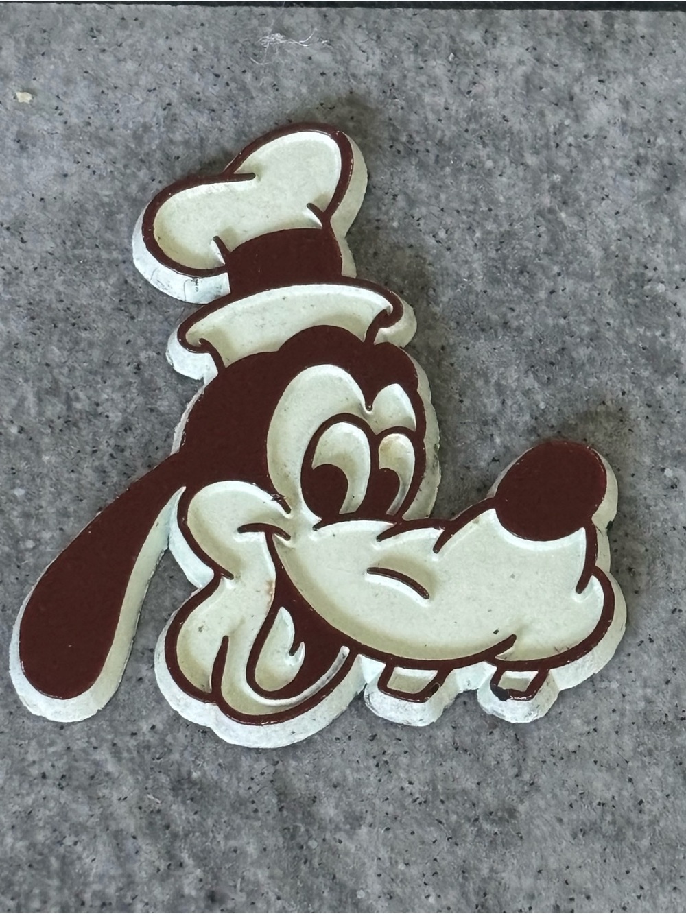 DISNEY Goofy Character Magnet Brown - Kids Accessory